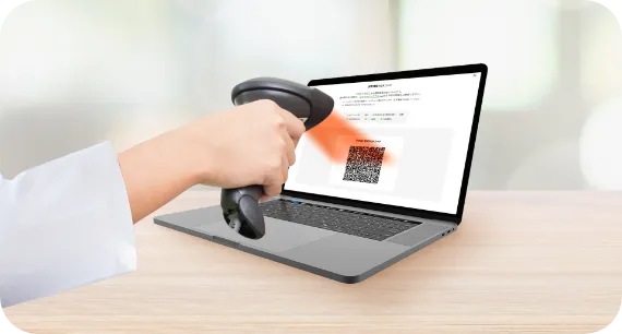 バーコードリーダーで薬剤情報を読み取る様子